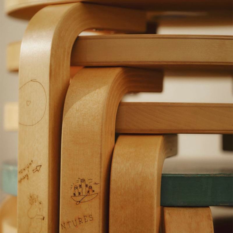 Stool 60 - Artek + Moomin - Køb hos Ingvard Christensen