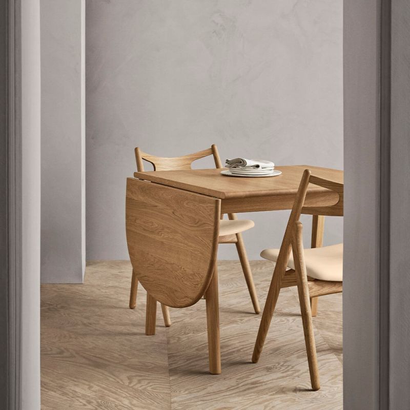 CH002 Spisebord af Hans Wegner lille og elegant spisebord til