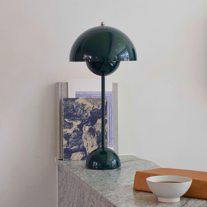 Optø, optø, frost tø Fritid Indica Flowerpot VP3 bordlampe - designet af Verner Panton - køb den her!