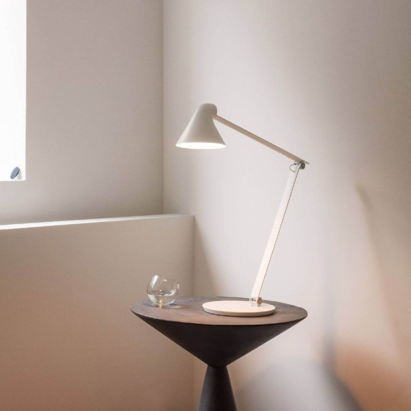 NJP bordlampe fra Louis Poulsen - Køb den her - Fragtfri levering i DK